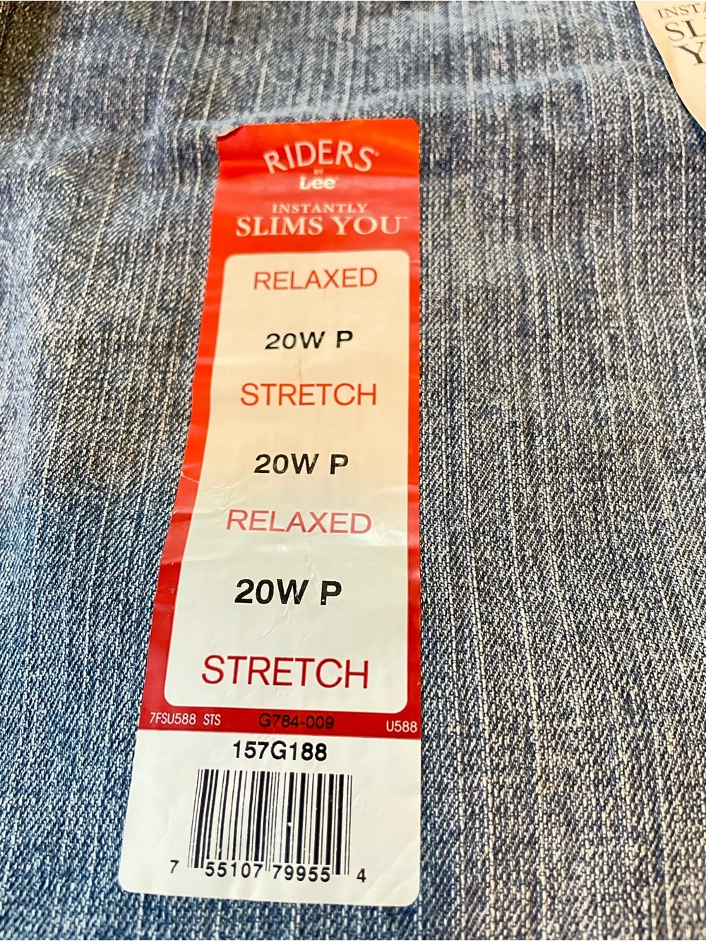 Lee Relaxed Fit Jeans Tag on.